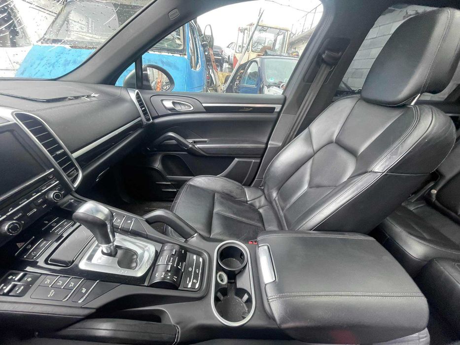 porsche cayenne 958 кожен салон порше каен седалки