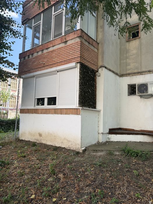 Vand apartament 2 camere, decomandat, parter, ultracentral, Bloc 1986