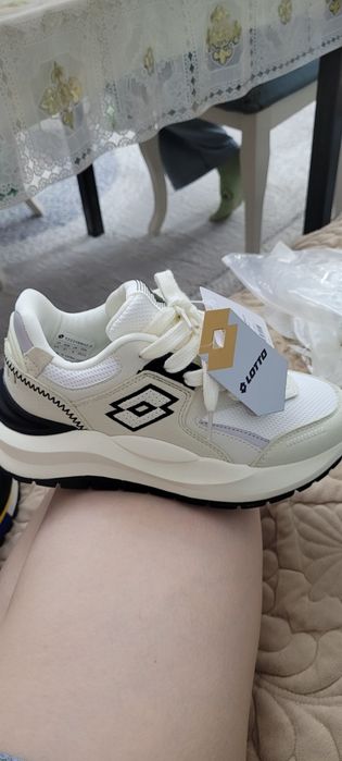 Кроссовки Lotto 37 размер