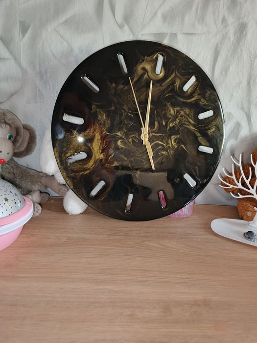 Часы из эпоксидной смолы