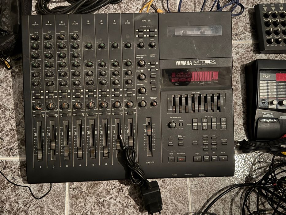 Музикални инструменти.