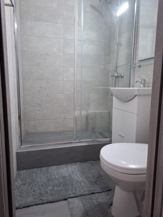 Închiriez garsoniera