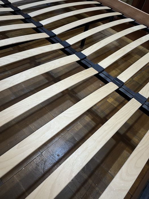 Продаю двуспальную кровать