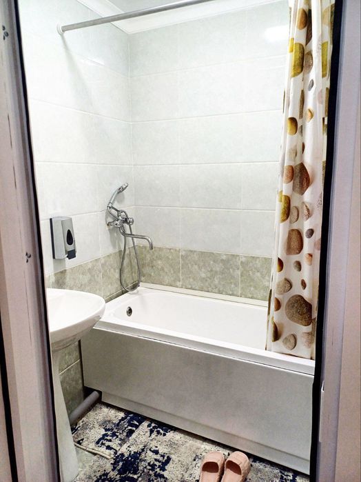 Vasxod 6xona 185kvadrat 2ta vanna 2ta tualet 7ta balkon 2etaj Lift bor