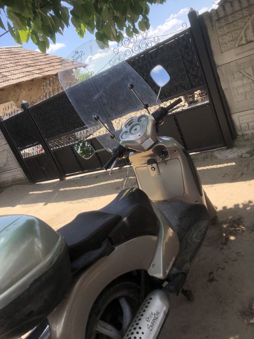 Vand scuter aprilia scarabeo 150