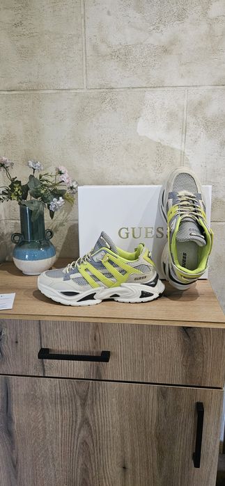 Маратонка/ сникерси Guess