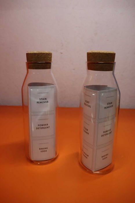 Комплект 2 стъклени гарафи с тапи, 1 л