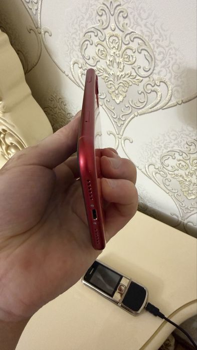Iphone 11 red.