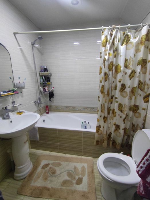 Юнособат частный дом 2 этажа 4 комнаты 220 квадракинотеатр Казахстан