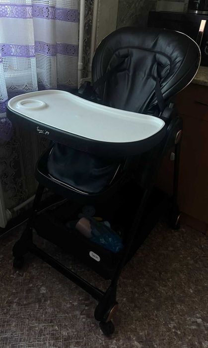 Продам коляску , стульчик для кормления