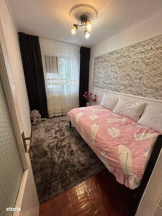 De vanzare apartament 3 camere, etajul 1, mobilat și utilat 49900euro