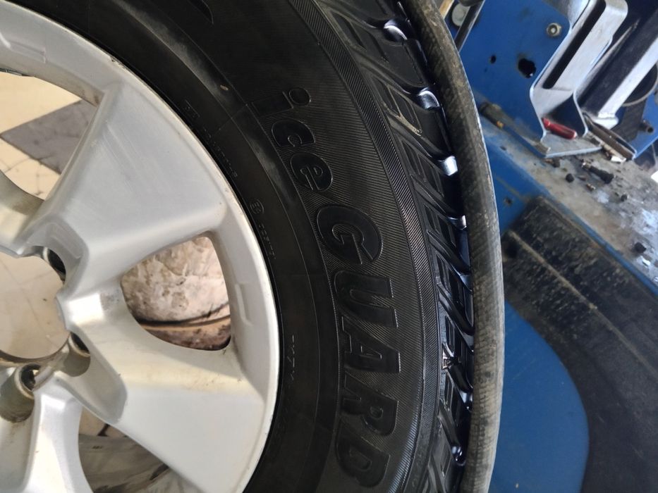 Продам зимные шины 265 65 R17