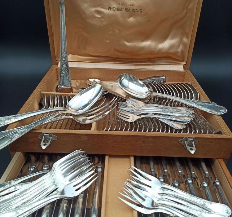 Tacimuri argintate 107 piese-12 persoane