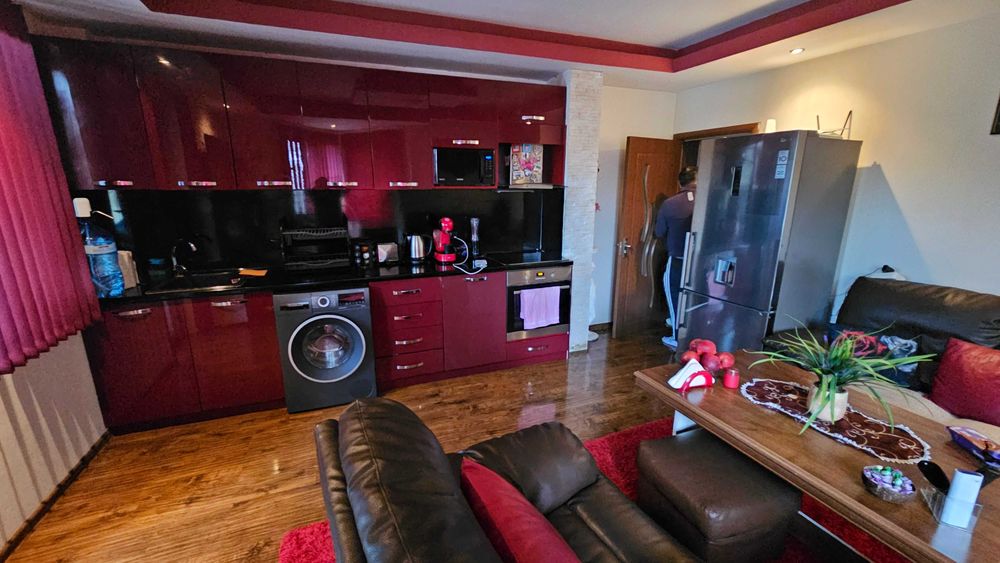 1282-Продава се тристаен апартамент в кв. Варош!