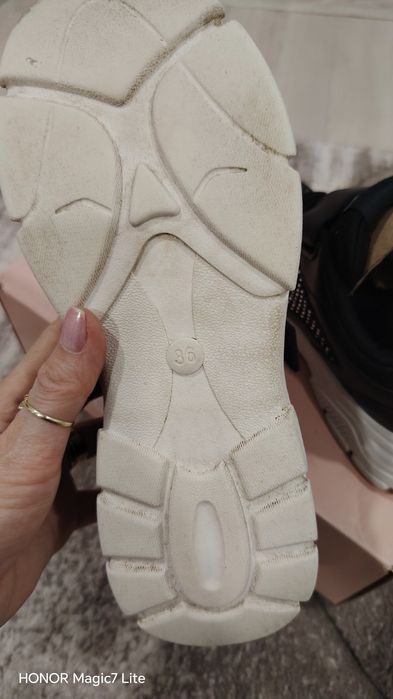 Adidași negri cu strasuri