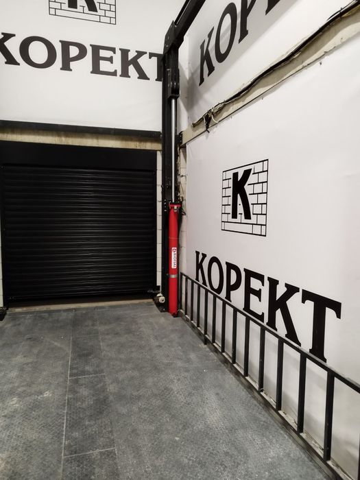 Продавам паркомясто.