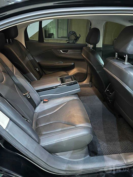 Hongqi EQM5 450km