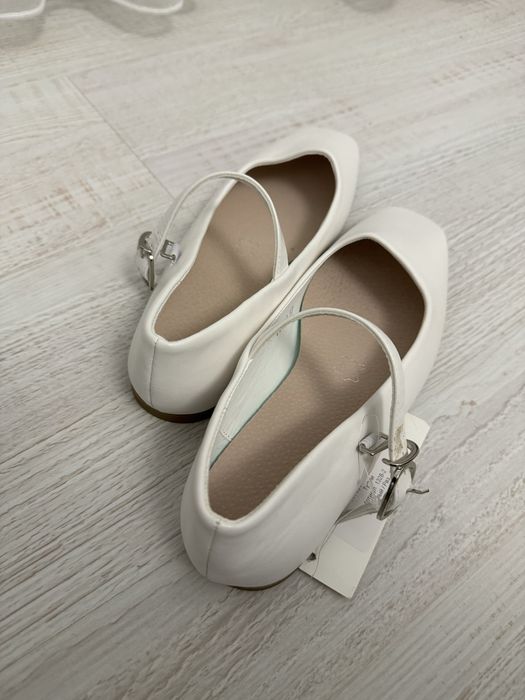 Продам балетку белую