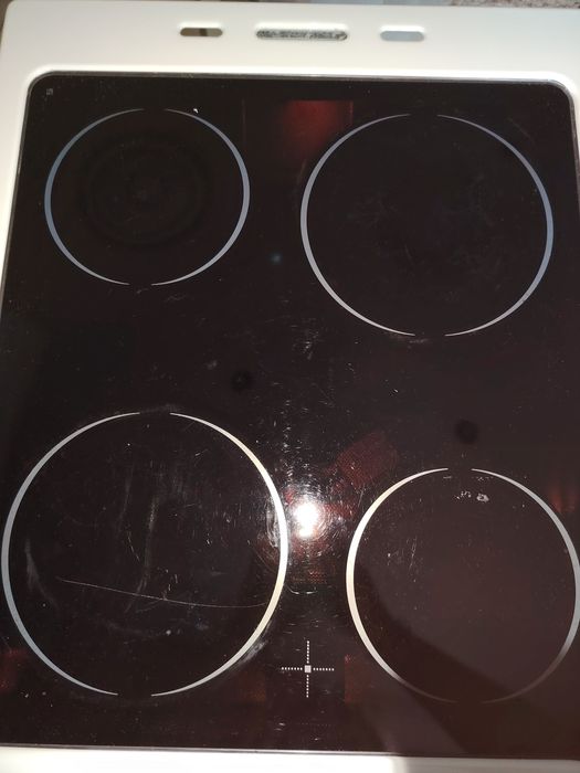 Vând aragaz electric