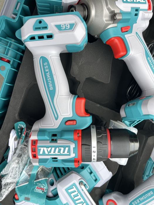 Set scule Total pe acumulator ,bormasina,impact,polizor