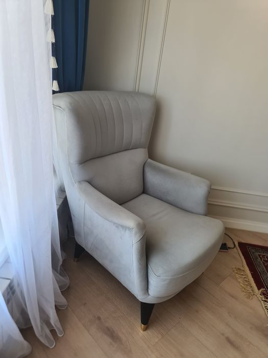 Продается Диван с стульями