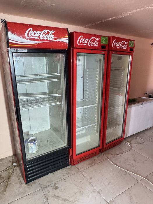 Продаю витринный холодильник