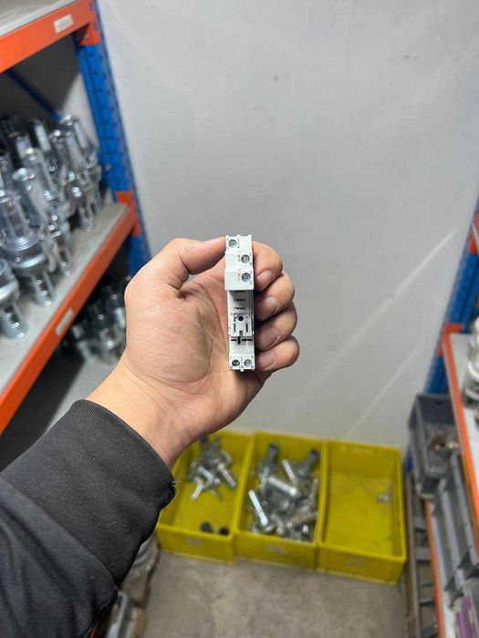 Одноконтактная розетка реле Ч.Ш.