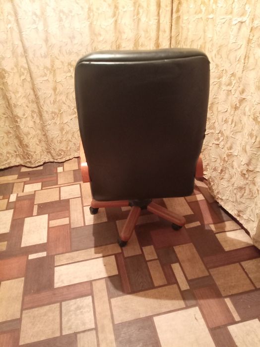 Продам кресло руководителя