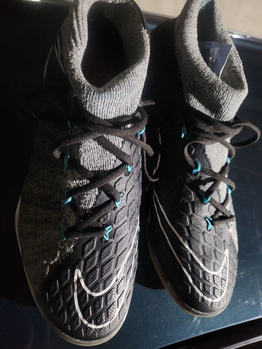 Adidasi  tip gheata sport Marca NIKE !!!