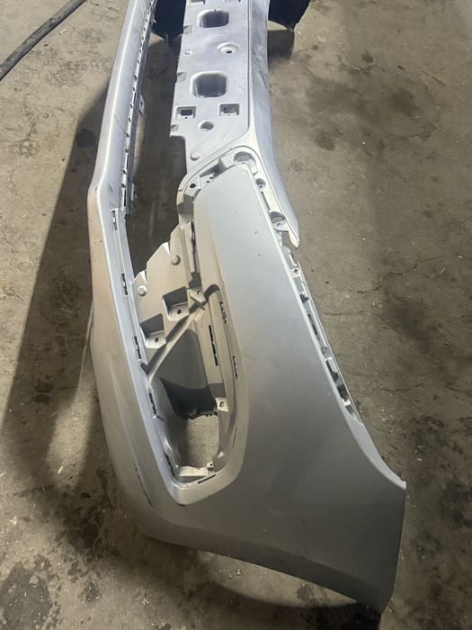 Продам бампер Передний на гранту фл