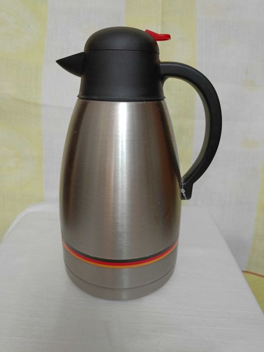 Чайник-Термос 2литра новый и термос  0.250 литра б.у