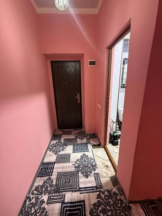 1-xonali 4-qavatda 31m² kvartira sotiladi.
5-qavatli g'ishtli dom.
Nar