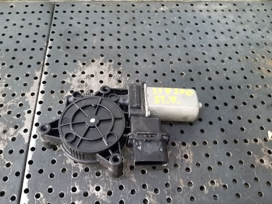 Motoras macara stanga fata bmw seria 1 f20 71015003 5000966