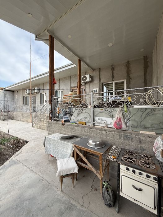 5 соток ер нархида уй сотилади! ADA гостиницадан 500 метр кирганда