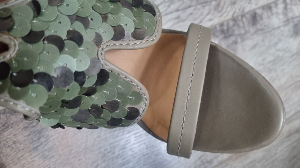 Босоножки L.A.M.B натуральные