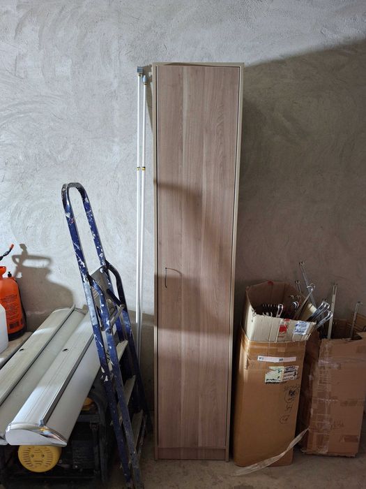 Офисные стулья,  шкаф пенал