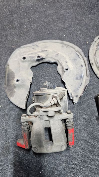 etrier spate + protectii praf frane 310mm volkswagen passat b6

se va