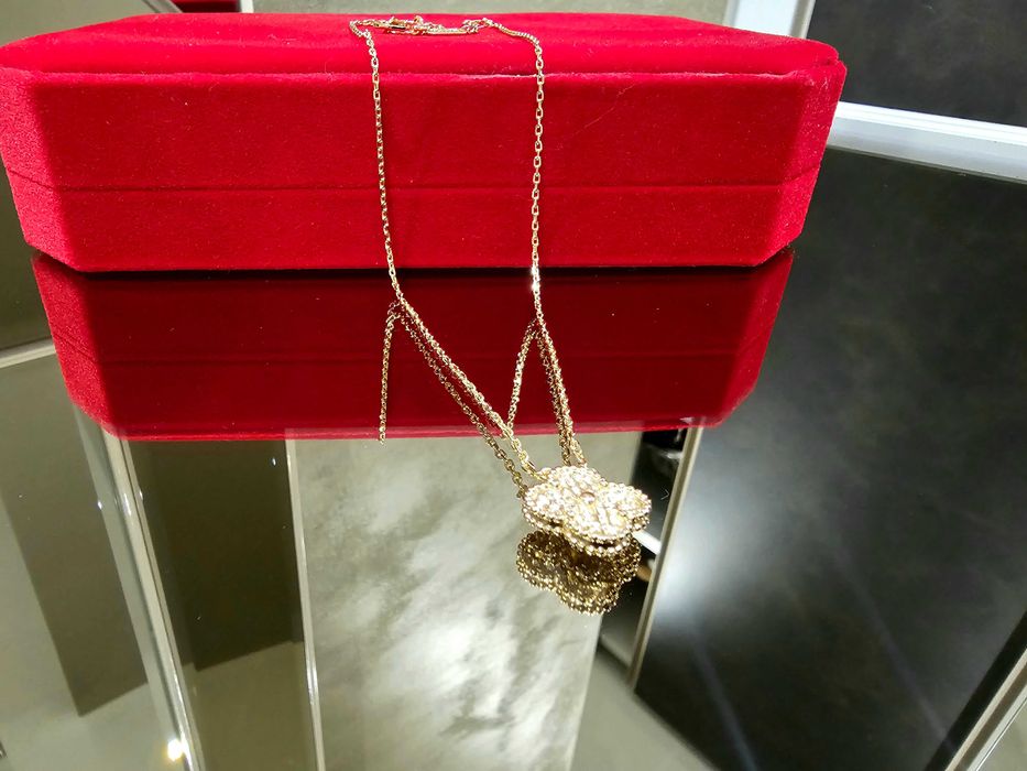 Van Cleef & Arpels VCA Rose Vintage Alhambra Lava Clover Дамско Колие