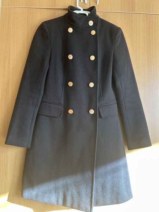 Стилно черно палто