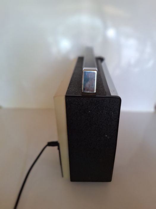 Продавам работещ ретро радио-транзистор VEF 204.