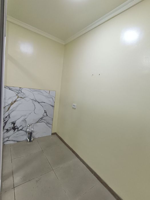 Аренда офиса с площадью: 90 м²  первая линия вдоль дороги. Ул. Бабура