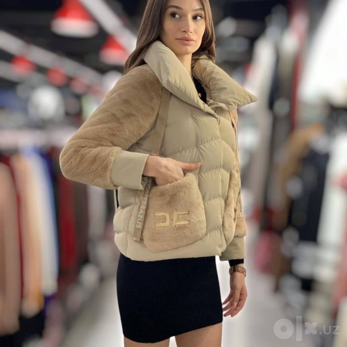 Тёплая элегантная куртка Elisabetta Franchi.
