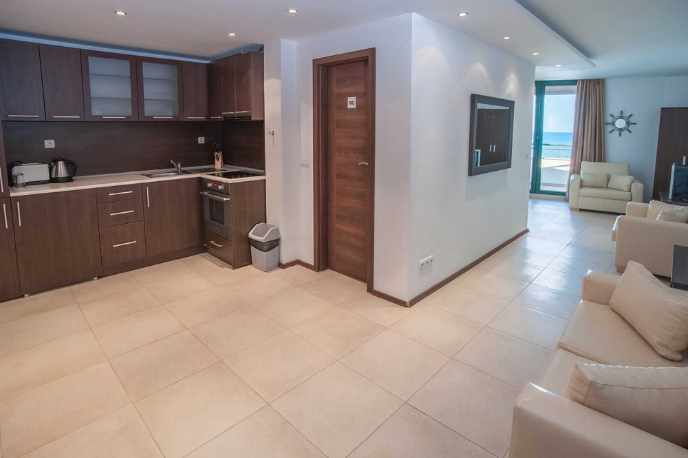 Продава се Едностаен апартамент в Балчик - 70 кв.м за 1000 €/кв.м - Снимка #1