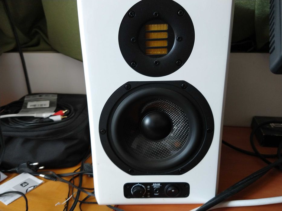 Vand Adam Artist 5 boxe amplificate superioare Adam A5x