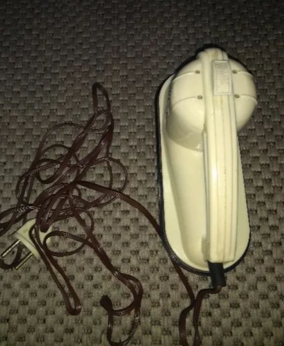 Продам электрощётку МЗТА на запчасти (не работает) времён СССР