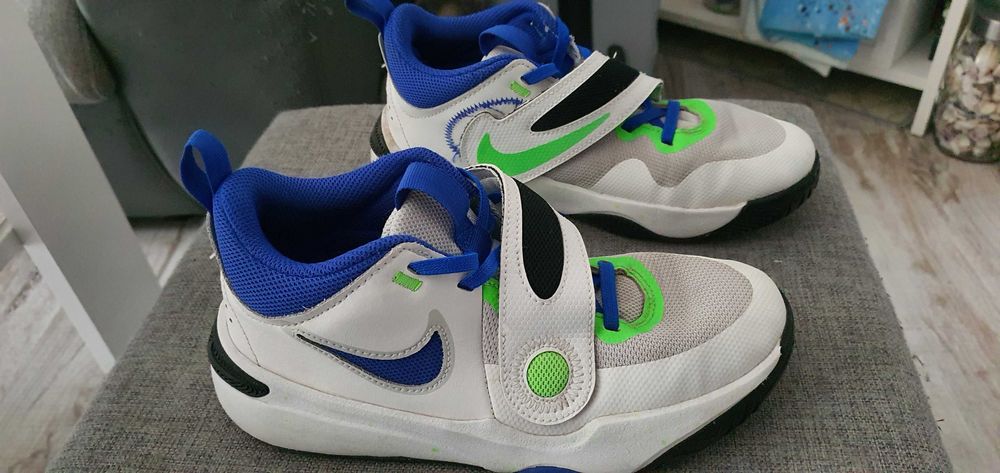 Маратонки Nike Team Hustle с кожа.