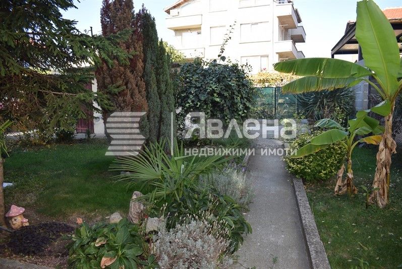 Агенция Явлена продава етаж от къща в гр. Приморск