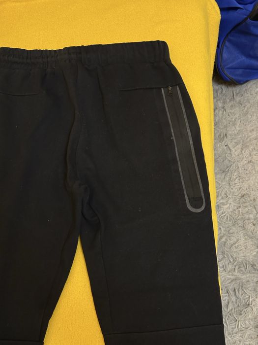 Pantaloni nike tech
