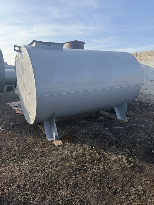 Емкость бочка цистерна резервуар 5.5 кубов