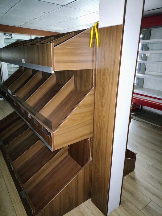 Мебели и  Витрини за Магазин